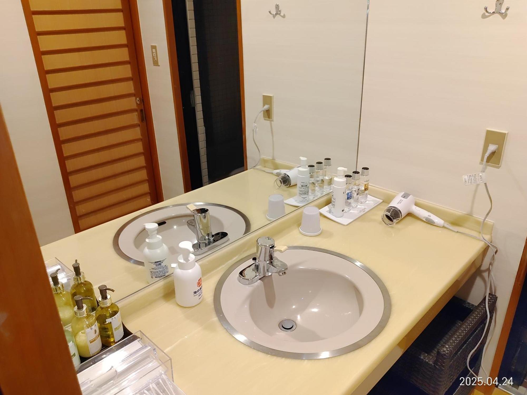 Yamanaka Onsen Hanatsubaki Каґа Екстер'єр фото